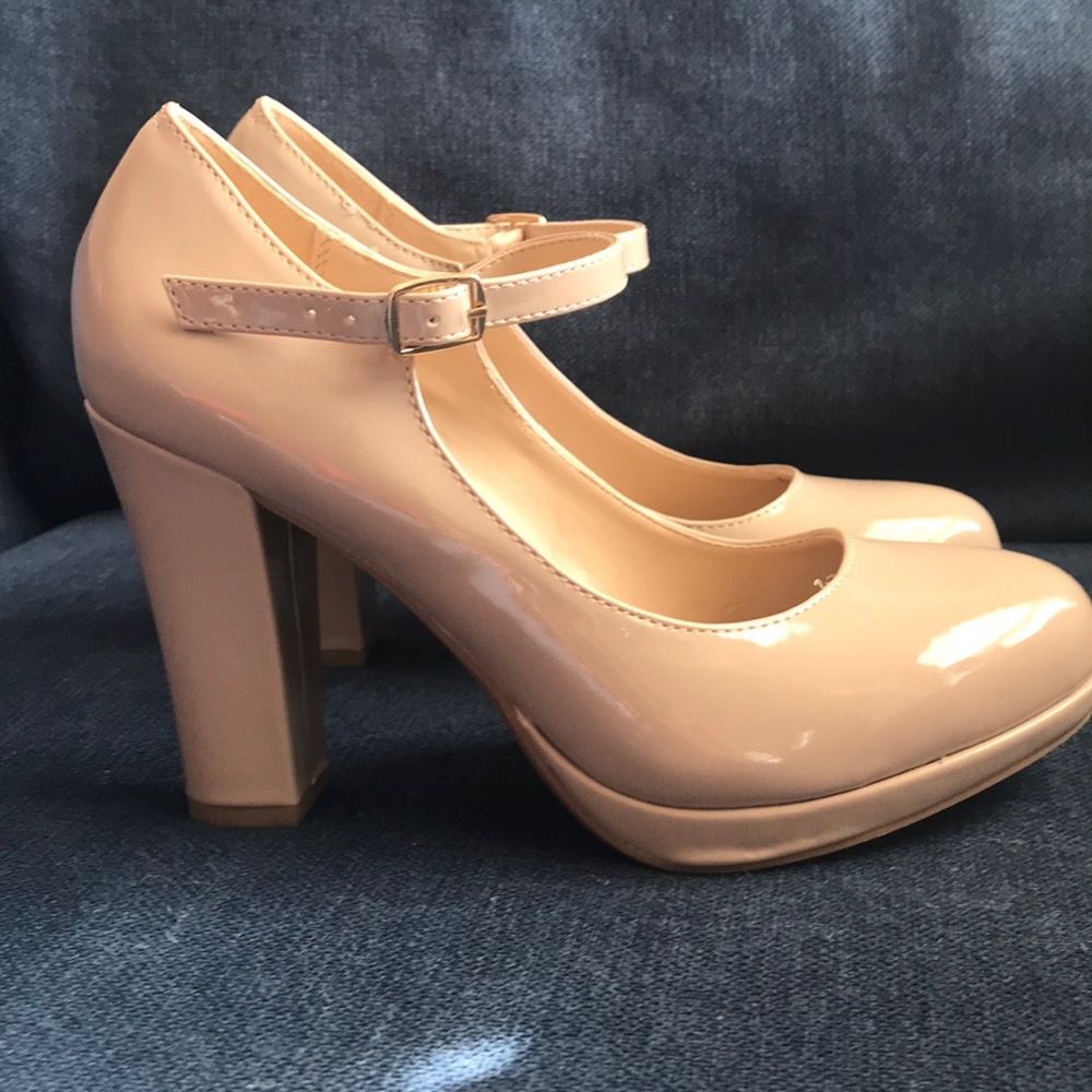 Nude Mary Jane Pumps
